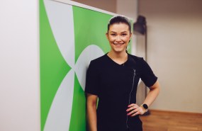 Valokuva jutussa esiintyvästä Iida Haverista. Iida poseeraa ja katsoo suoraan kameraan. 