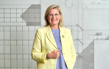 Sari Raution puolivartalokuva