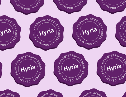 kuvio, jossa toistuu Hyria osaamistakuu leima.